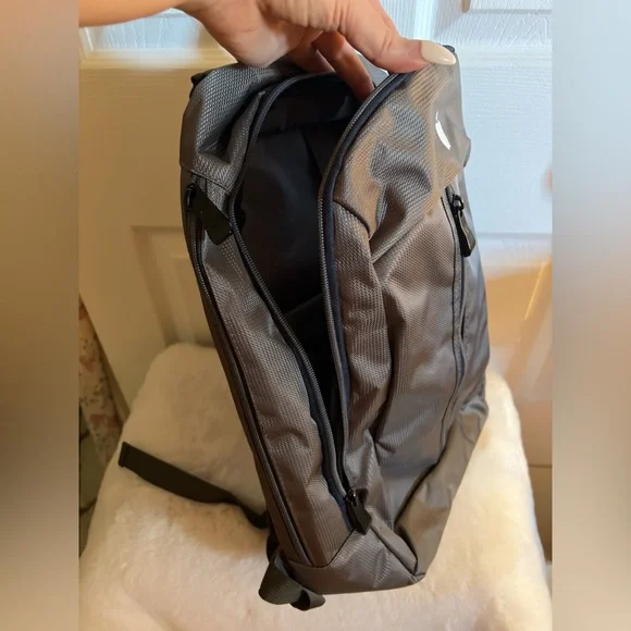 Basecamp gray nylon backpack Apple logo laptop work travel pockets school - Picture 11 of 16